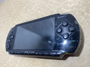 Sony PSP-1001 PlayStation Console Portatile senza Batteria - SOLO PER RICAMBI O RIPARAZIONI - Foto 1 di 10