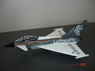 Corgi Eurofighter Typhoon Luftwaffe 1956-2016 escala 1/72 (Código 3) Foto 1 de 4