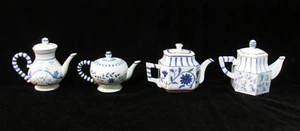 Figura de tetera decoración en miniatura blanco y azul delft flor de resina pergamino floral - Imagen 1 de 25