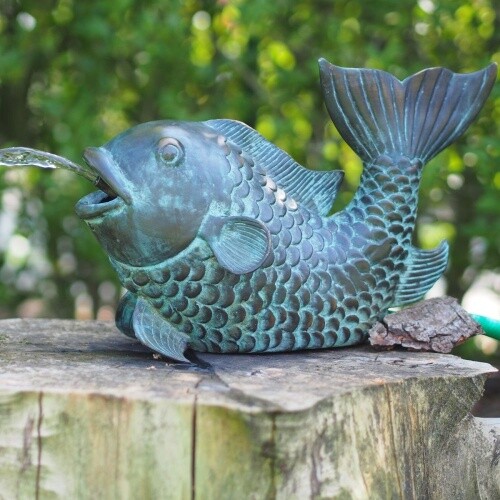 Deko Fisch Aus Black Terracotta - Handgefertigte Gartenfigur 33cm Als Wasserspeier Für Teich