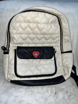 Mochila mediana Betsey Johnson blanca negra acolchada corazones viaje escolar diario Foto 1 de 4