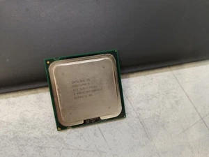 Intel Pentium D 915 - 2.80 GHz - Socket 775 - SL9DA - OEM - Photo 1/2