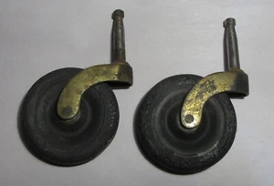 2 antike Laufkatzen Messing & Gummi 2 1/2" Radrollen K. C. M. G. Nr. 86 - Bild 1 von 5