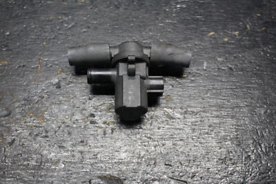 06-07 KAWASAKI NINJA ZX10R ZX10 PAIR VALVE AIR SOLENOID TOP ENGINE SWITCH SENSOR - Image 1 of 4