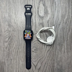 Apple Watch SE 2nd Generation - GPS - 40mm - Midnight - 99% BH - Zdjęcie 1 z 9