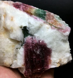 1220 g Espécimen de piedra áspera cristal turmalina color sandía natural L676 - Imagen 1 de 12