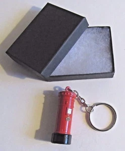 F) KEYRING METAL LONDON ROYAL MAIL POST BOX GOLD CROWN RED BODY BLACK BASE STAMP - Picture 1 of 3