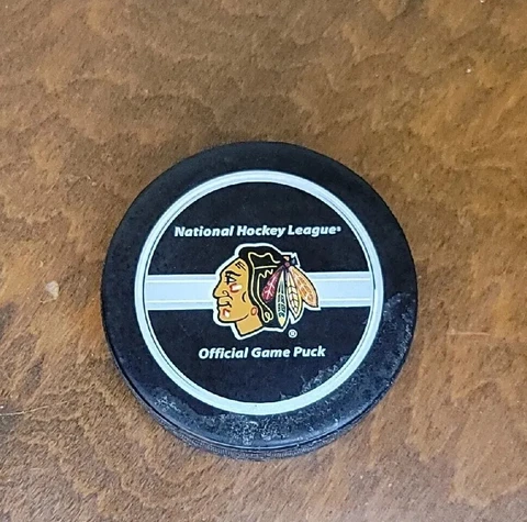 Chicago Blackhawks NHL InGlasCo Official Game Puck Cover