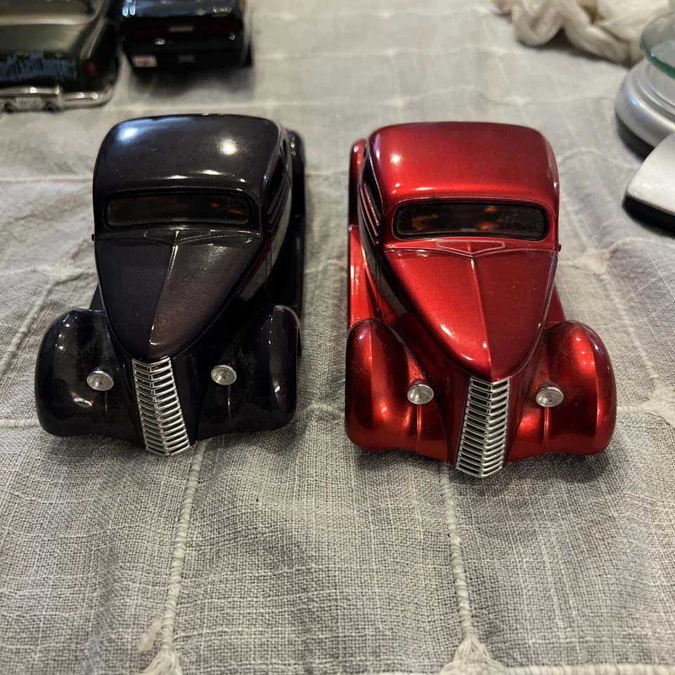 FUNLINE MUSCLE MACHINES FORD CPE STREET ROD 1/24 SCALE purple and red cars - Image 1 of 4