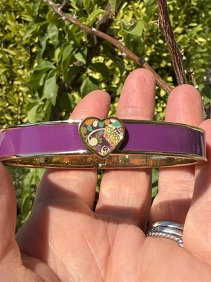 Brazalete Brazalete Corazón Bisagras VERA BRADLEY Esmalte Púrpura Amor Ciruela Loco Boho Foto 1 de 4