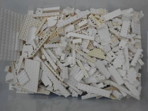 Lot 500 BULK WHITE LEGO Mixed Pieces Bricks Plates Hand-Sorted Clean + MINIFIG - Picture 1 of 1