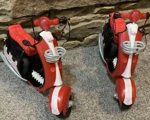Monster High Ghoulia Yelps' Red and Black SCOOTER Lot Of 2pre-owned (L3) - Picture 1 of 15
