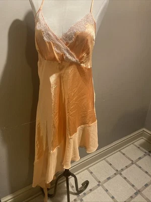 Camisón Wail naranja satinado sedoso talla grande  Foto 1 de 4