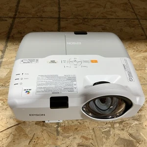 Epson PowerLite 420 HD 3LCD Projector 2500 Lumens 1000 Lamp Hours - Picture 1 of 3