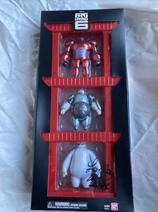Disney D23 Expo BIG HERO 6 BayMax 3 Action Figure Set Signed by LORELAY BOVE LE - Picture 1 of 12