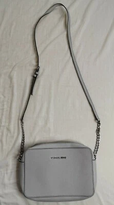 Michael Kors Women's Light Grey Leather Jet Set Shoulder Bag Good Used Condition - Image 1 of 4