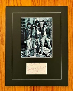THE RAMONES ~ Espositore firmato e opaco con taglio e foto firmato con certificato di autenticità ~ quasi come nuovo! - Foto 1 di 4