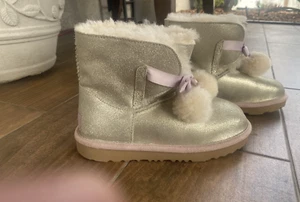 Neu UGG Kinder Gita Stiefel Gold Größe Big Kid US 4 EU 34 Leder - Bild 1 von 18