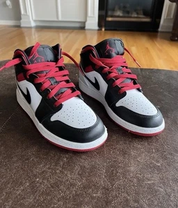 Nike Air Jordan 1 Mid GS Black Toe White Gym Red Black Youth Size 6Y Comfort New - Bild 1 von 7