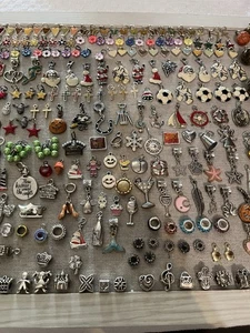 KONVOLUT 294 GOLD + SILBERFARBENE CHARMS, SORTIMENT, VINTAGE - JETZT - Bild 1 von 21