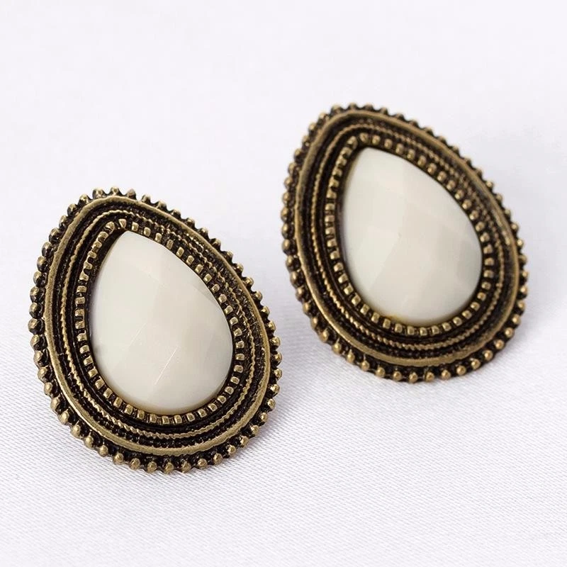 Aretes con escudo con adornos de oro y cristales de marfil - Nuevos Foto 1 de 1