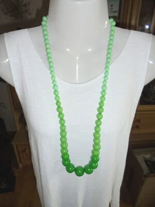 Halskette, aus grünen Kugeln, nach hinten kleiner und heller werdend, Retro-Look - Bild 1 von 1