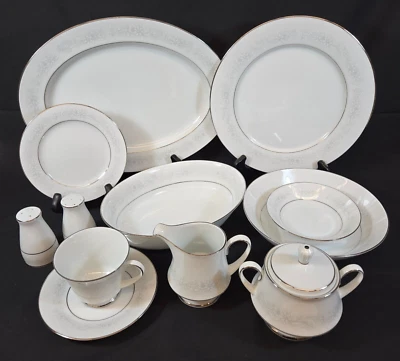 Porcelana branca elegante Noritake Cumberland com borda floral e anéis de platina - Imagem 1 de 2