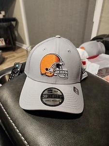 Cleveland Browns New Era 39THIRTY Neo Hex Mesh Stretch Fit Hat NFL NWT - Picture 1 of 5