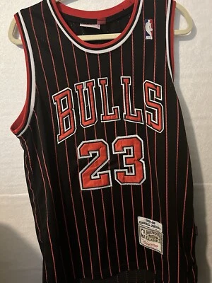 Футболка подлинная Chicago Bulls Michael Jordan Mitchell & Ness 97-98 в тонкую полоску 40 - Изображение 1 из 4