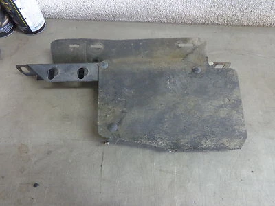 Header Panel Fender  Bracket Passenger 94 95 96 Cadillac Brougham  - Imagem 1 de 2