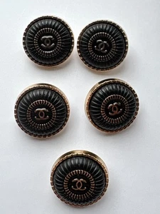Set of 5 Chanel 18mm Black Buttons CC Logo Gold Tone - Picture 1 of 4