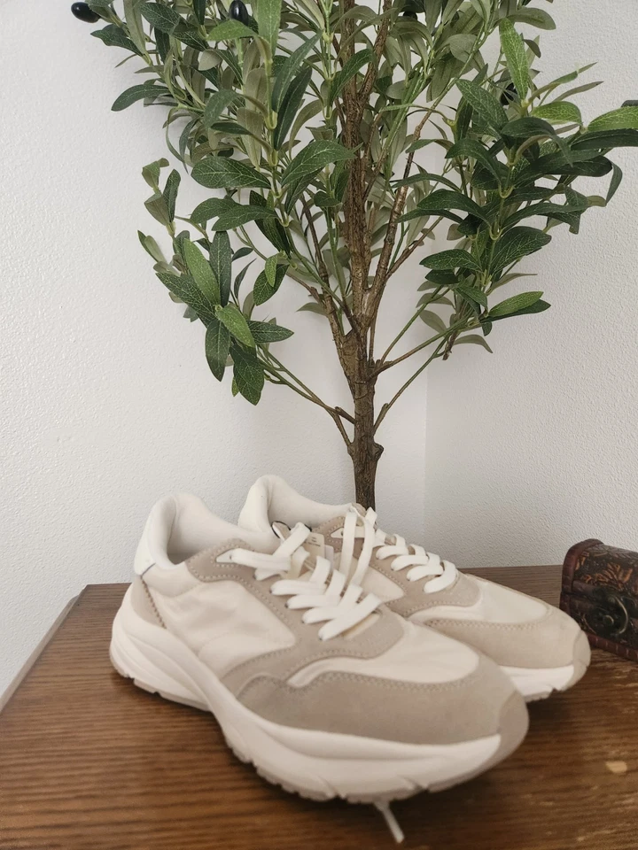 Zapatillas MANGO Panel Cuero - Talla 7 Para Mujer - Nuevas con Etiquetas Foto 1 de 4