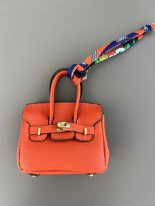 Mini Taschenanhänger | AirPod Case  - Bild 1 von 4