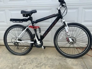 Genesis V2100 Mountain Bike - Picture 1 of 17