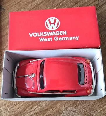 Vintage Retro Volkswagen Brinquedo de Lata Carro de Fricção Vermelho Ex Shop Stock NOVO Japonês - Imagem 1 de 4