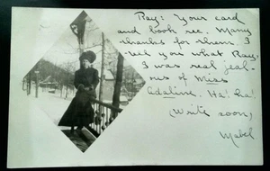 Anfang 1900 Echt Foto Postkarte Frau im Wintermantel AZO Stempel - Bild 1 von 2