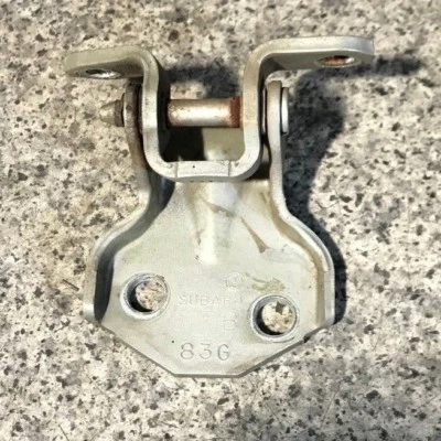 Dobradiça inferior direita para driver Subaru Legacy GLS (1993-1999) O/S - Imagem 1 de 4