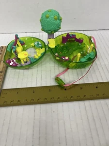 Juego compacto vintage Polly Pocket estilo invernadero jardín verde translúcido  - Imagen 1 de 9