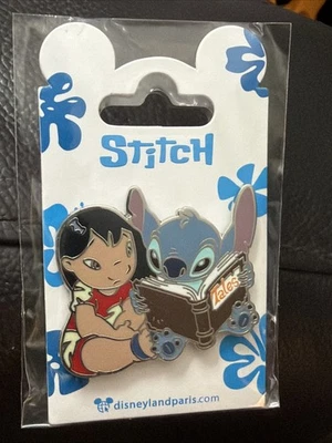 Disneyland París Lilo & Stitch - Prendedor de lectura de un libro Foto 1 de 2