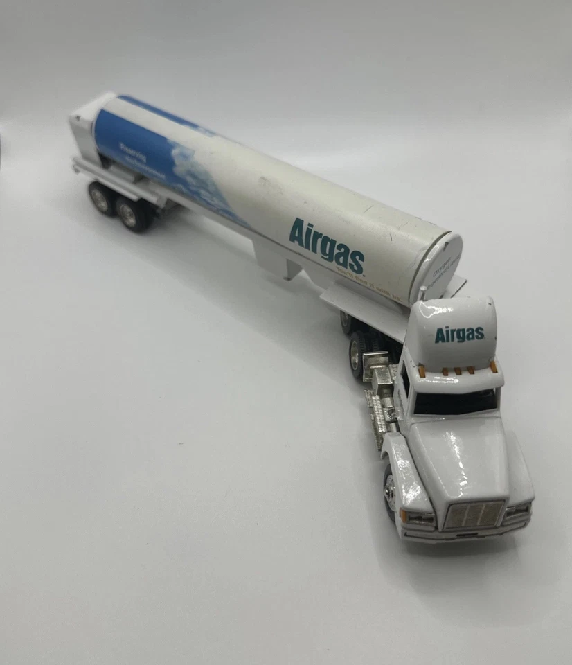 Winross Airgas Oxygen Refrigerated Liquid Semi Truck 1:64 Loose - Image 1 of 4