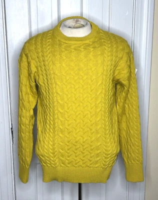 Suéter tejido con cable amarillo hombro caído Scotch & Soda $200 para hombre M Foto 1 de 4