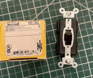 HUBBELL HBL1282 Press Switch AC DOPPIO POLO MARRONE nuovo scatola aperta - Foto 1 di 4