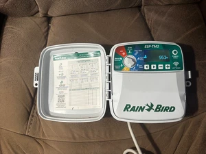 Controlador de 8 zonas Rain Bird ESP-TM2 con módulo WiFi - Imagen 1 de 12