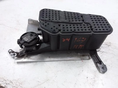 Audi S4 2023 bote de vapor de combustible de carbón OEM ID 8W0201797AB con soporte montado  Foto 1 de 4