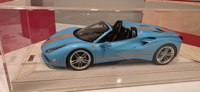 1/18 MR Colección FERRARI 488 Araña Bebé Azul con Raya Naranja Golfo Foto 1 de 4