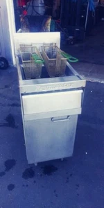 Frymaster MJ35SD Nat gas 2 basket deep fryer - Picture 1 of 8
