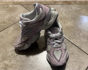 Size 6.5 (8 Women) New Balance 9060 Pink White ‘Rose Sugar Ice Wine’ (GC9060BE) - Picture 1 of 8