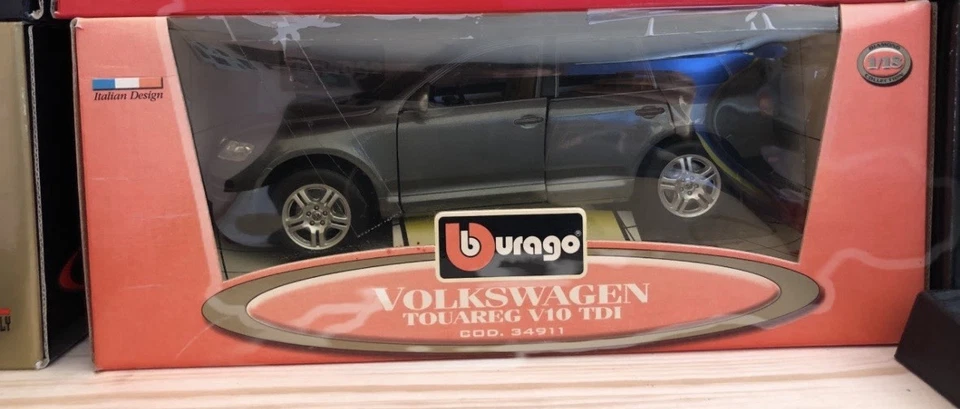 Burago VW Tuareg V10 TDI art. 349118 colore grigio metallizzato 1/18 - Immagine 1 di 1