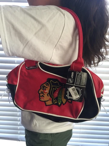 Chicago Blackhawks NHL Official Gear Faux  Leather Purse COMPARE to $39.95 NWT Cover
