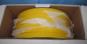 una caja de 6 platos de vajilla Heller Hellerware Max amarillos... nuevos en la caja - Imagen 1 de 8
